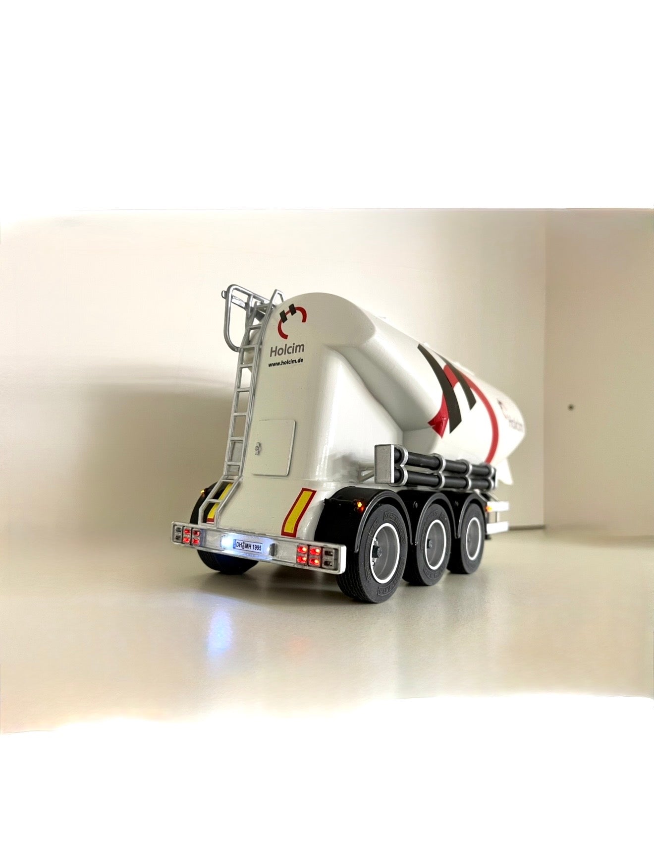 Silo / Zement Auflieger Bausatz aus sehr stabilen 3D Druckverfahren 1:32