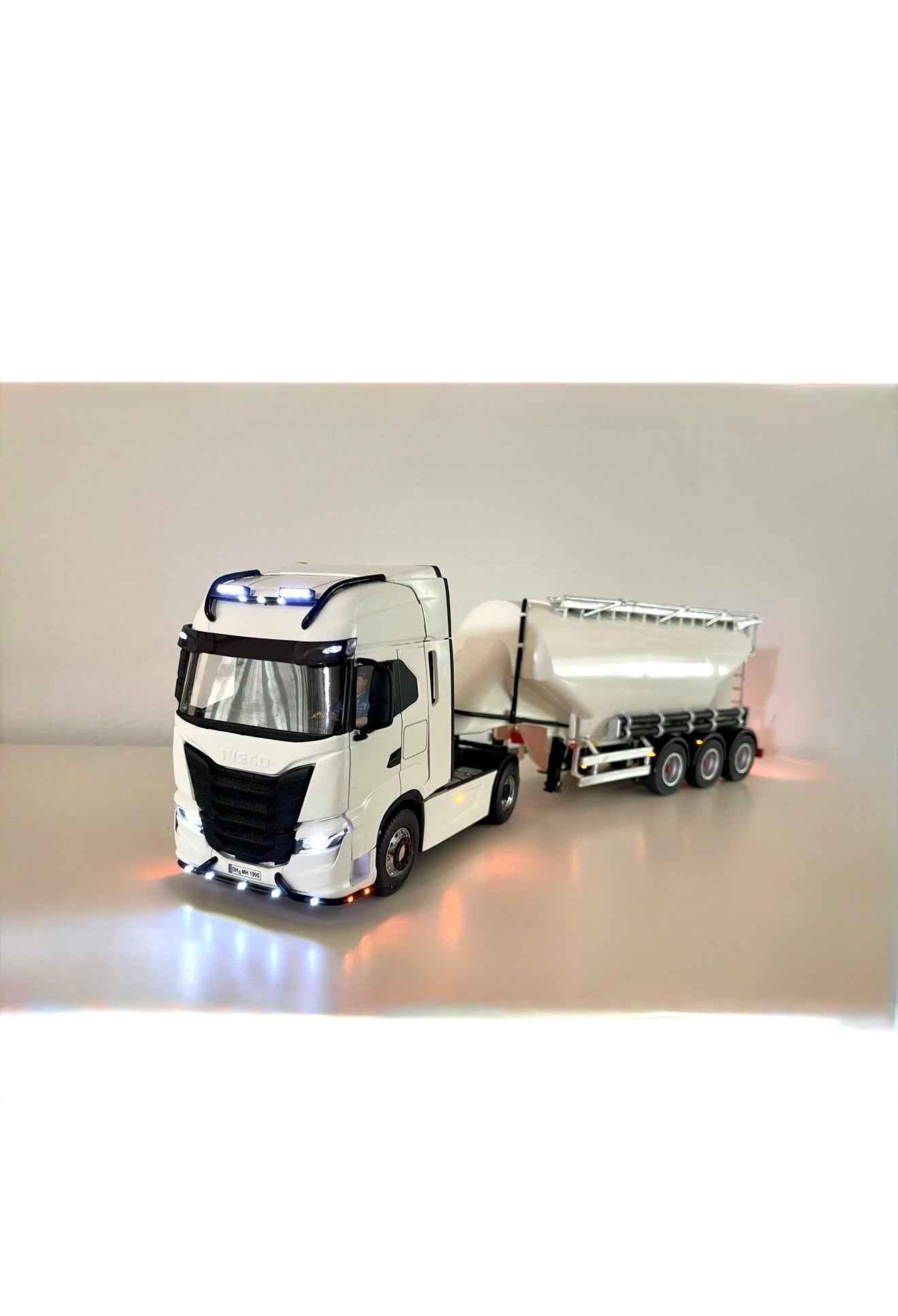 Silo / Zement Auflieger Bausatz aus sehr stabilen 3D Druckverfahren 1:32