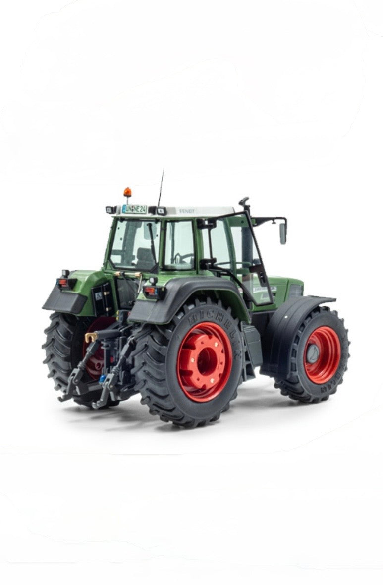 Weise Toys Fendt Favorit 926 Vario 1025 Sammlermodell Heckansicht