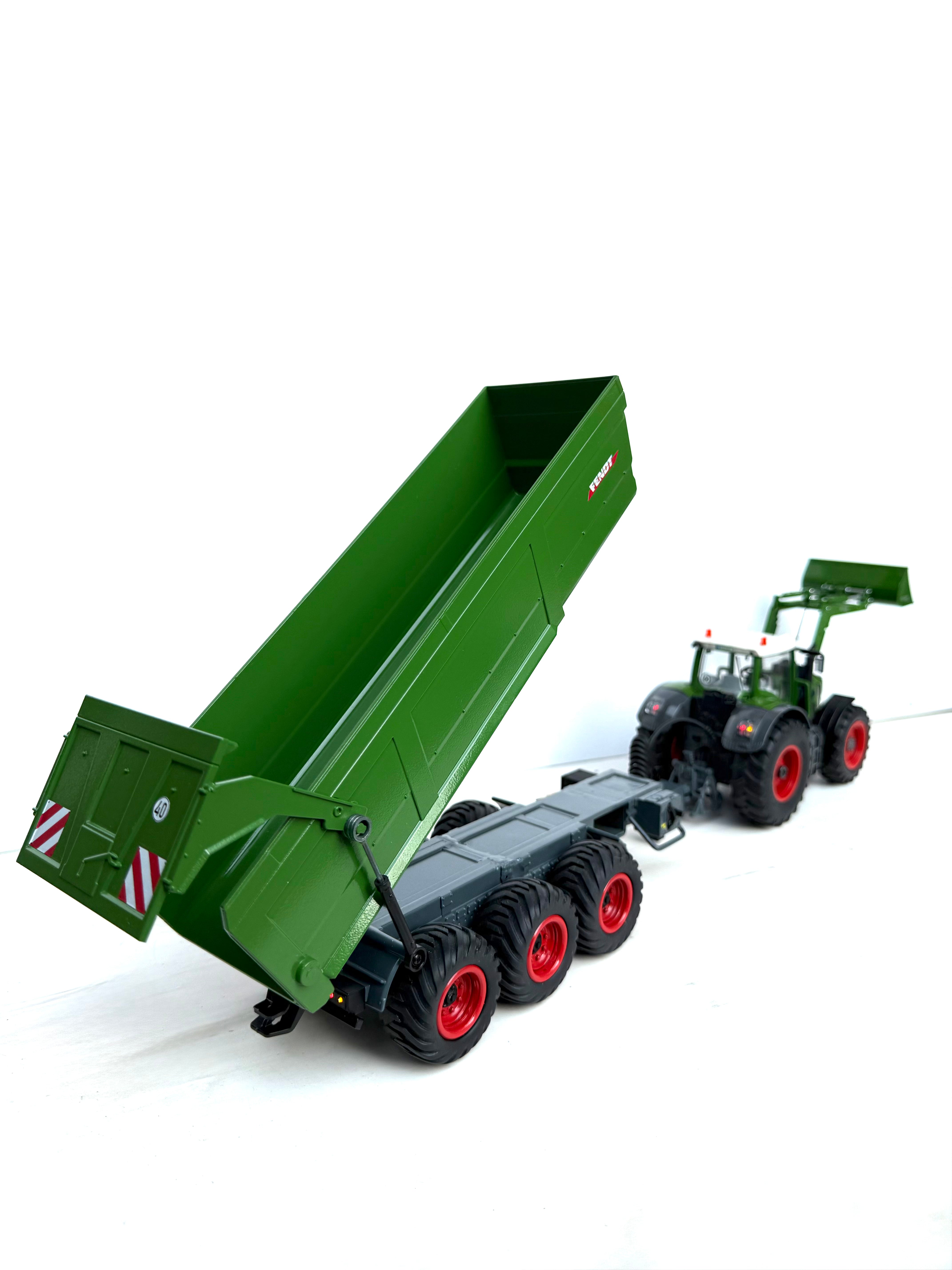 Fendt Traktor mit Siku Control Dreiachser Kipper Umbau
