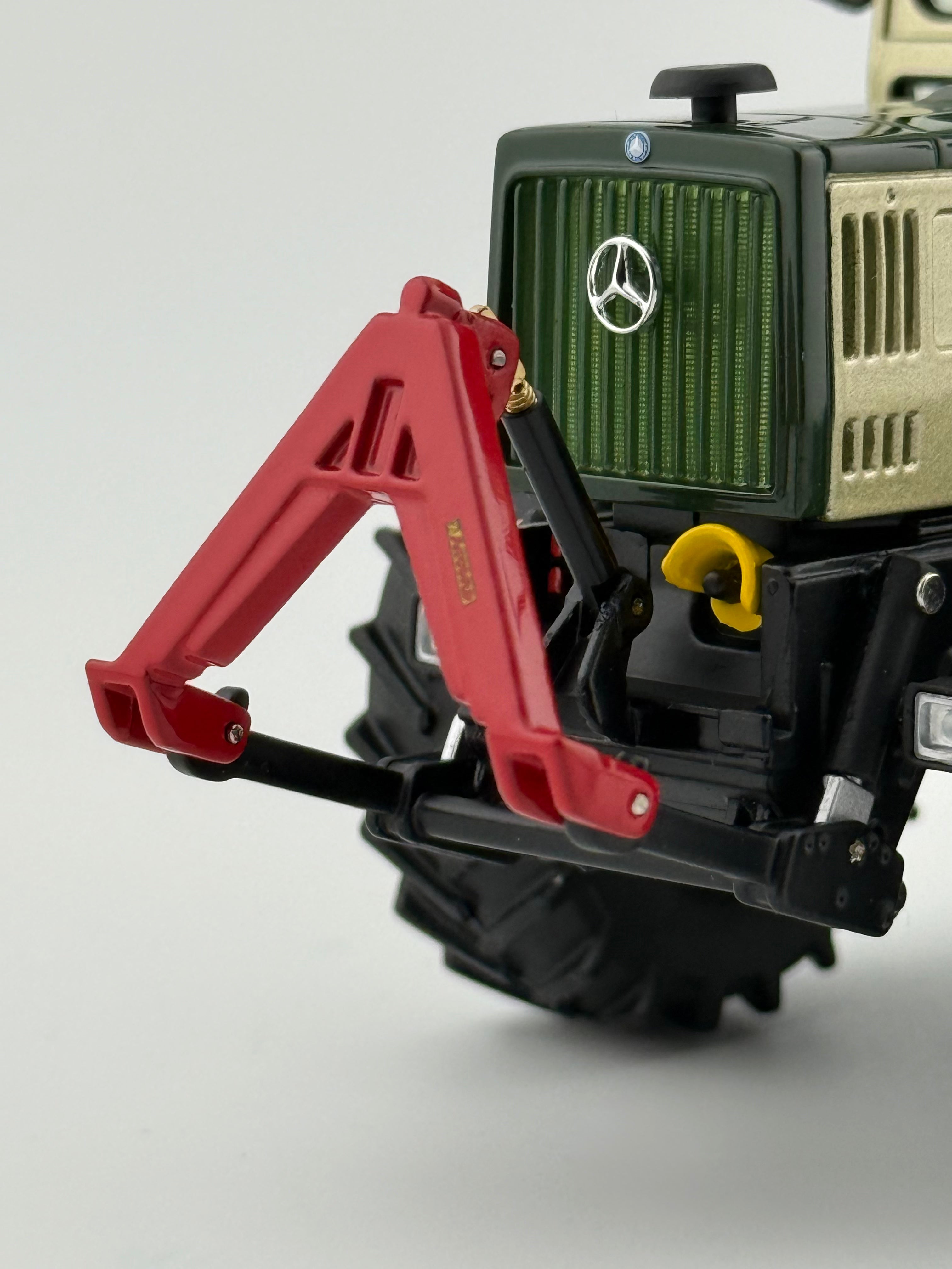 MB trac 1100 1:32 Weise Toys Frontkupplung Detail Modelltraktor