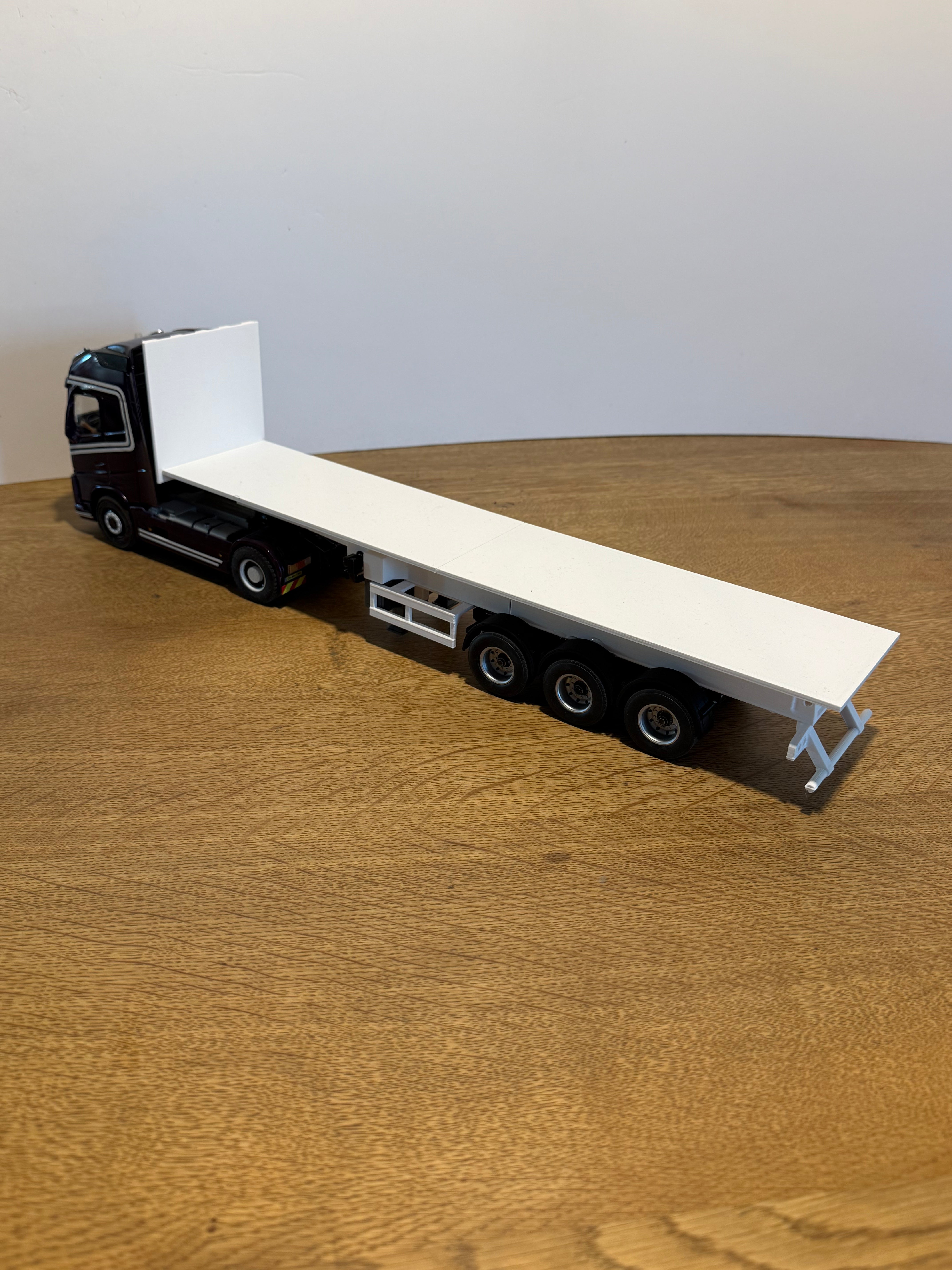 Sattelauflieger 1 32 mit LKW Modell Kombination