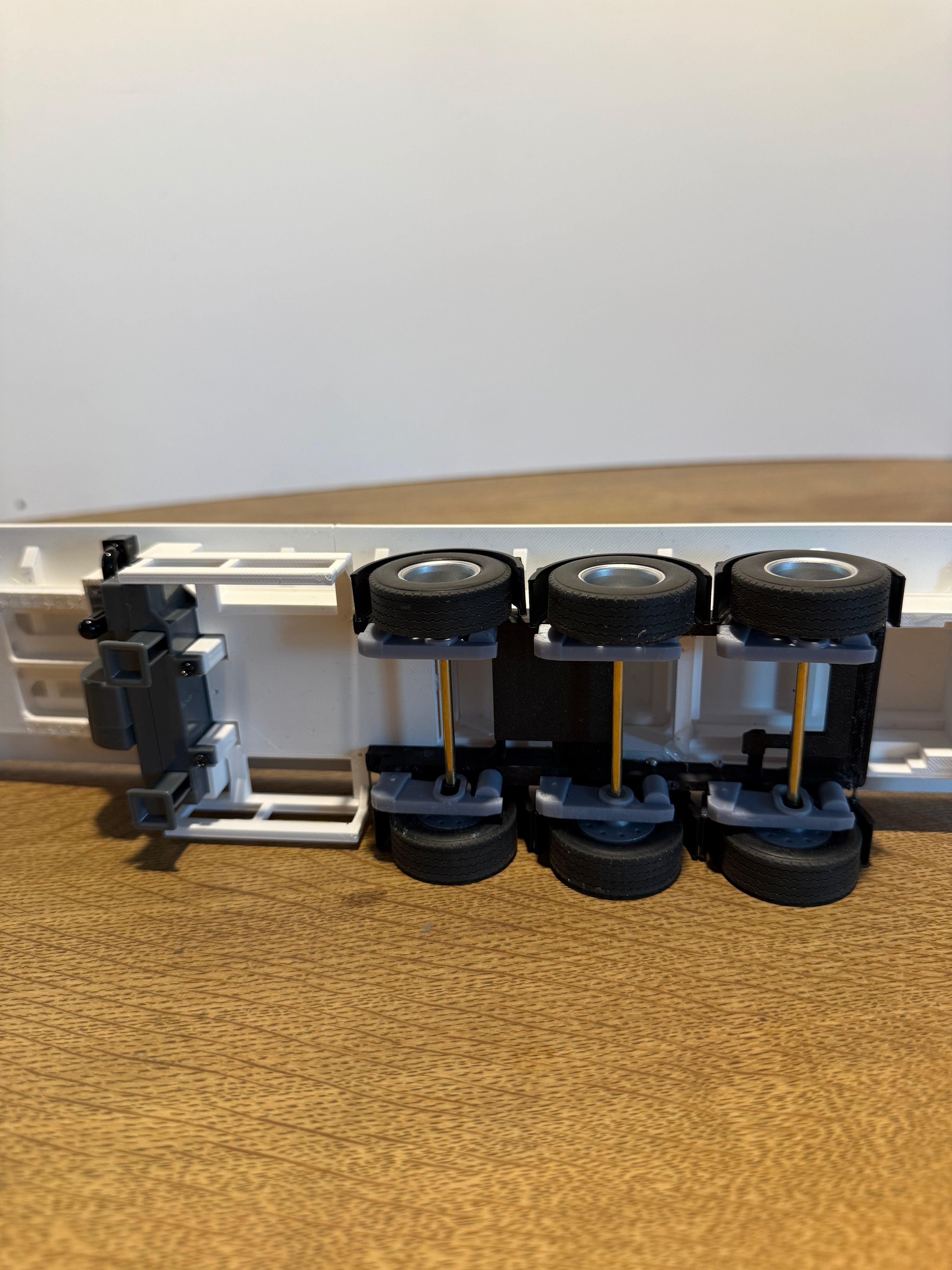 Sattelauflieger 1 32 Unterseite Modellbau Detail