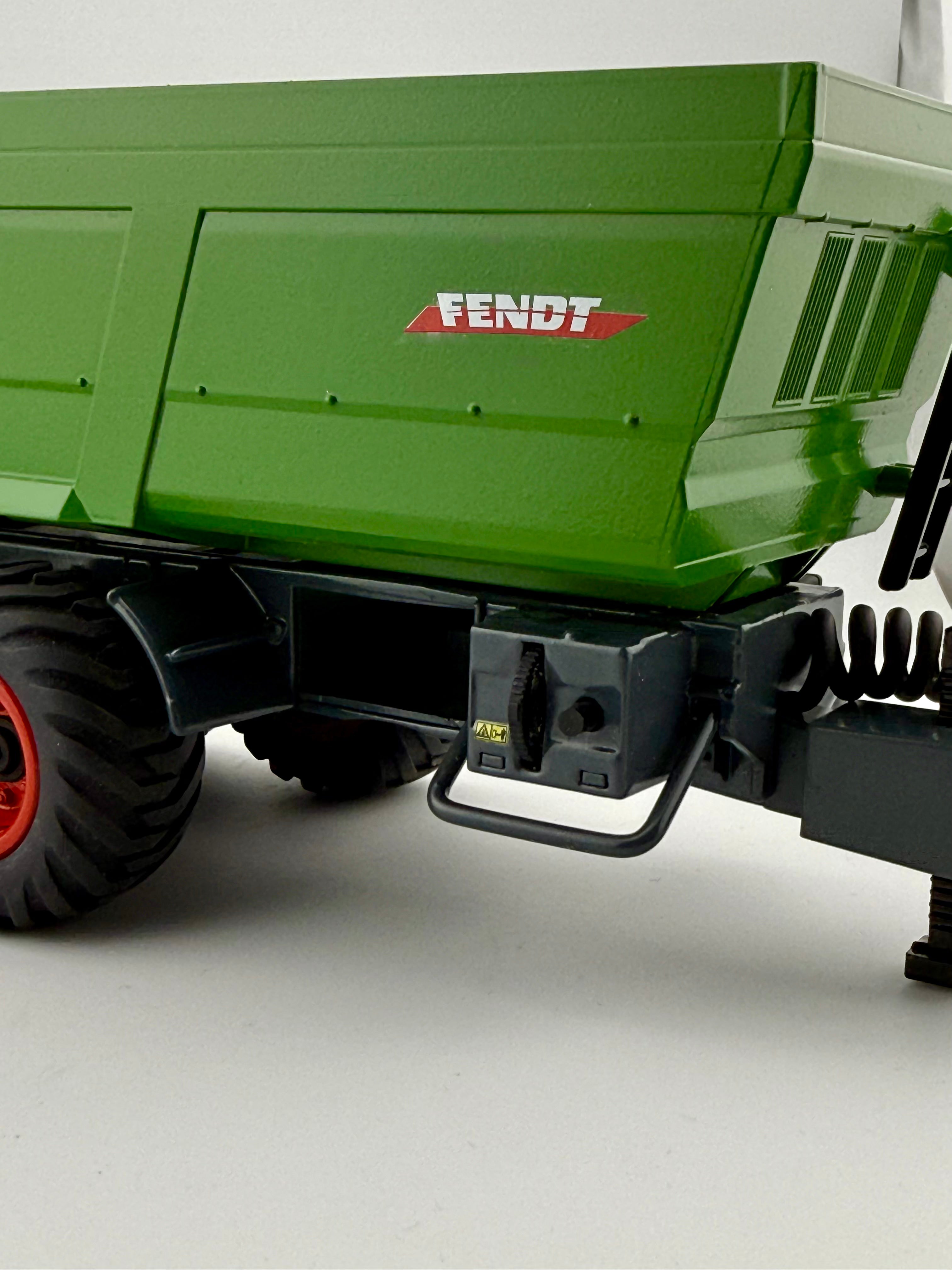 Vorderansicht des Siku Control Kipper Umbaus mit Fendt Design