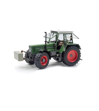 Fendt Favorit 615 LSA in grün mit roten Felgen in der Seitenansicht