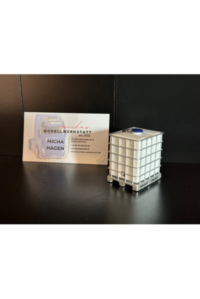 IBC Tanks mit Gitterbox und Deckel in verschieden Masstäben