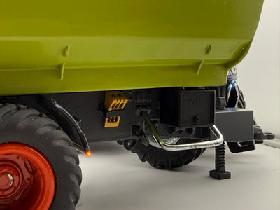 Siku Control 6780 Dreiachs-Kipper Umbau mit Seitenlampen und erhöten Kippwinkel in Claas Optik 1:32