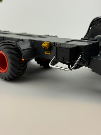 Siku Control 6780 Dreiachs-Kipper Umbau mit Seitenlampen und erhöten Kippwinkel in Claas Optik 1:32