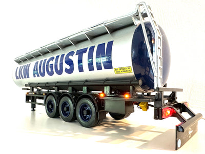 Sprittanker Nahaufnahme in silber mit blauer Werbung LKW AUGUSTIN