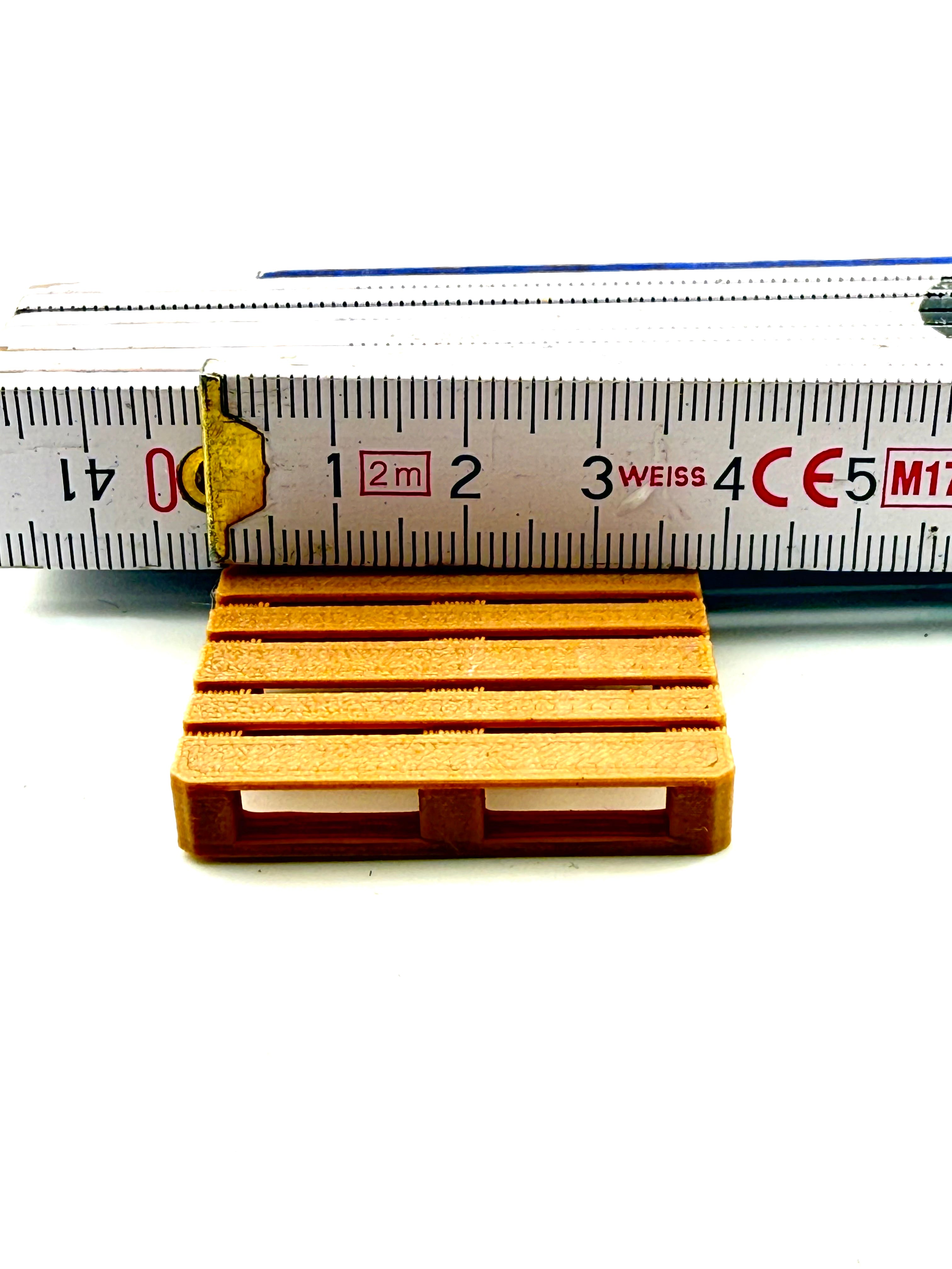 Euro Palette 1:32 Maße Modellbau mit Zollstock Größenvergleich