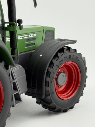 Fendt Favorit 926 Vario Modelltraktor von Weise Toys – rechte Seitenansicht im Maßstab 1:32