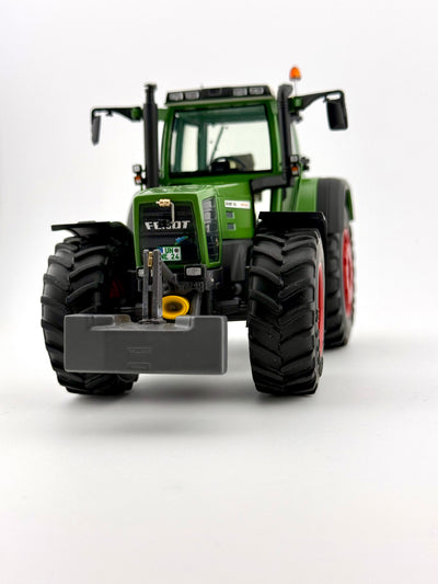 Linke Seitenansicht des Fendt Favorit 926 Vario Gen. I von Weise Toys 1025