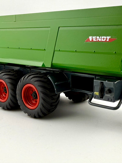 Detailaufnahme der Seitenwand des Fendt Kipper Umbaus im Maßstab 1:32