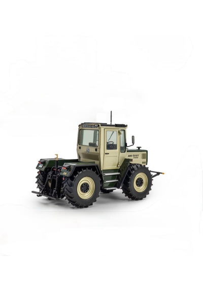 MB-trac 1100 Silberdistel 1:32 von Weise-Toys 1085 in Heckansicht mit detaillierter Kabine, Frontanbau und realistischer Modellbau Ausführung