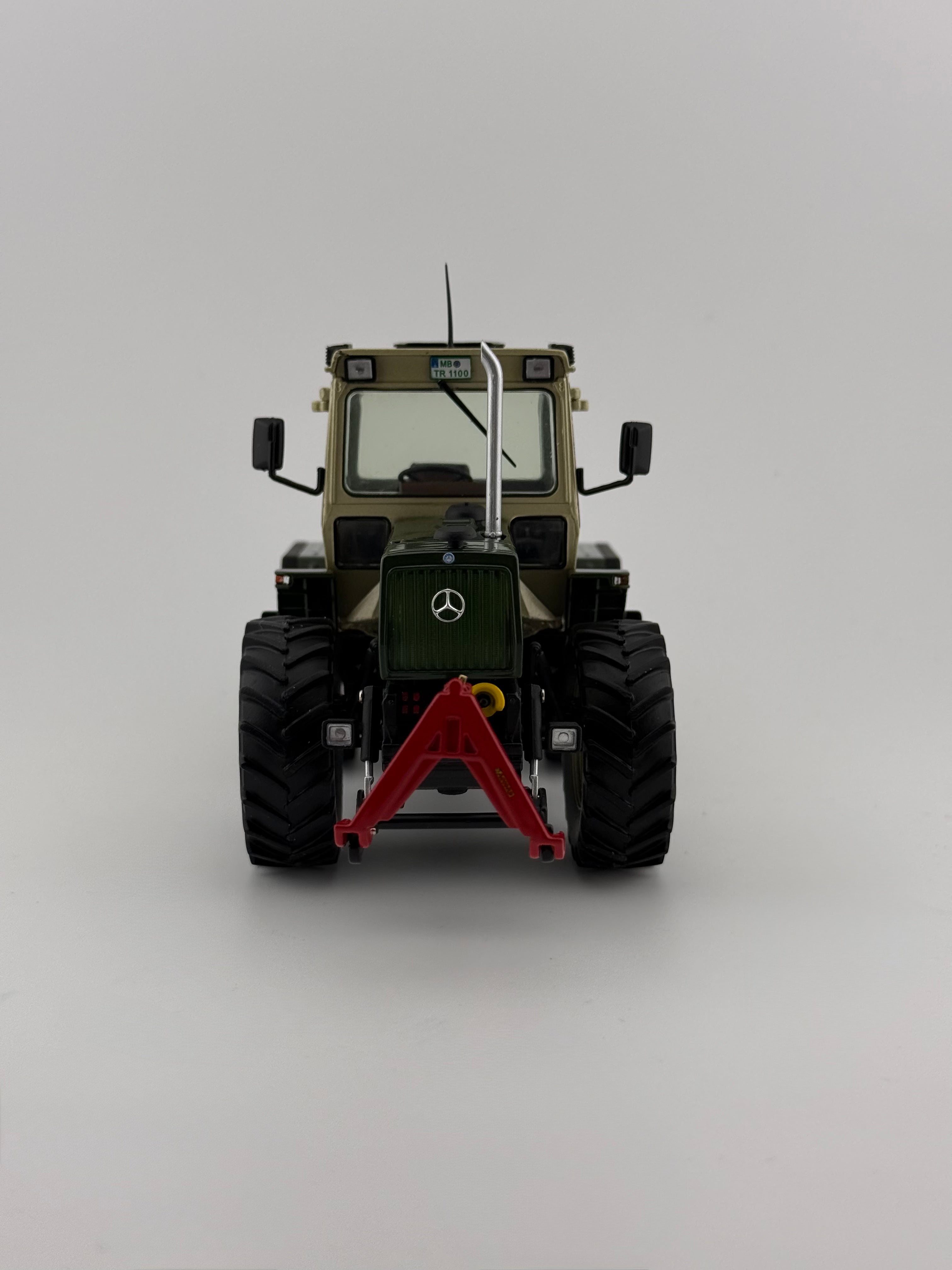 MB trac 1100 1:32 Frontansicht gerade Weise Toys Modell