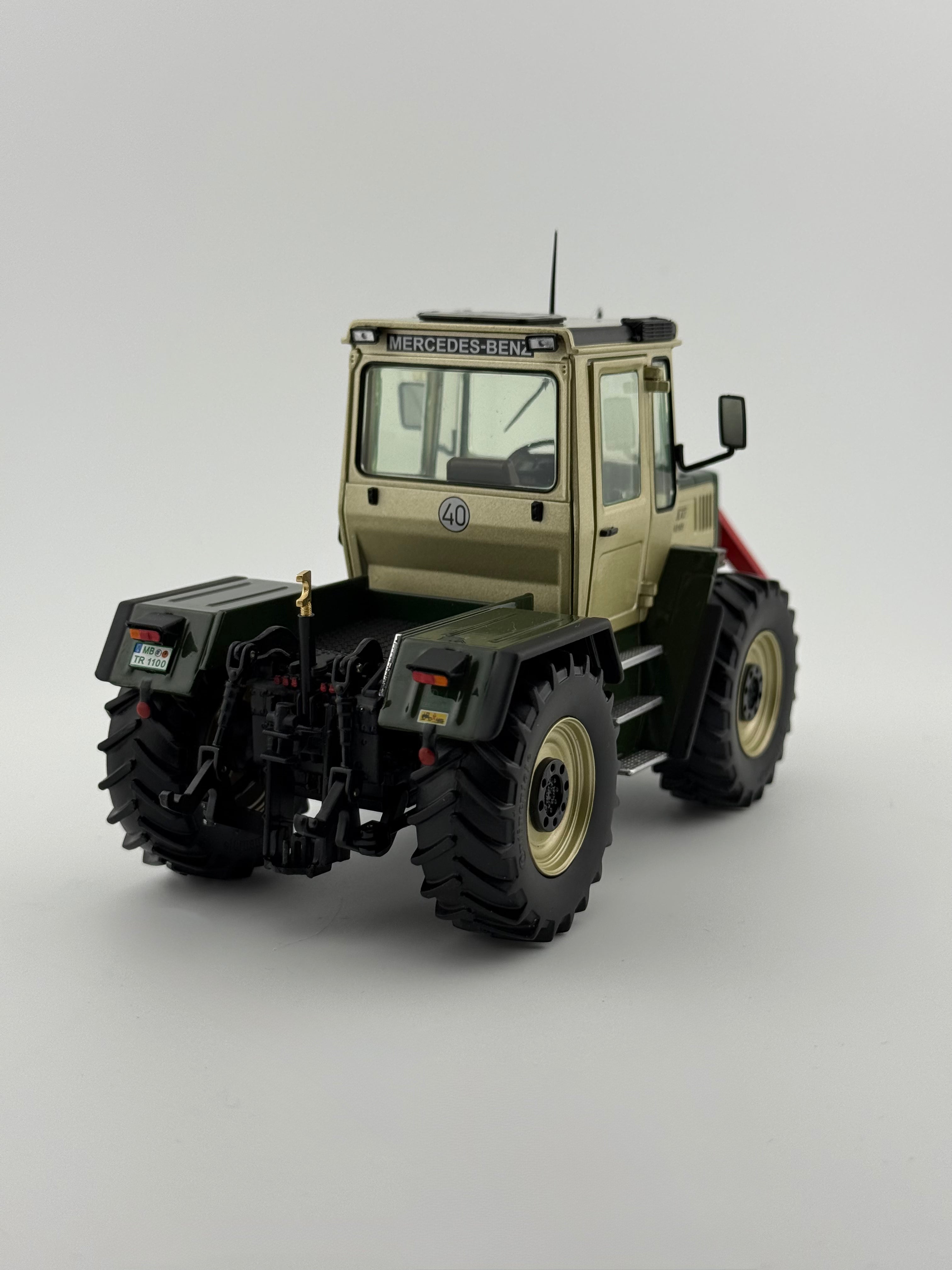 mb-trac-1100-silberdistel-weise-toys-1085-1-32-heckansicht.