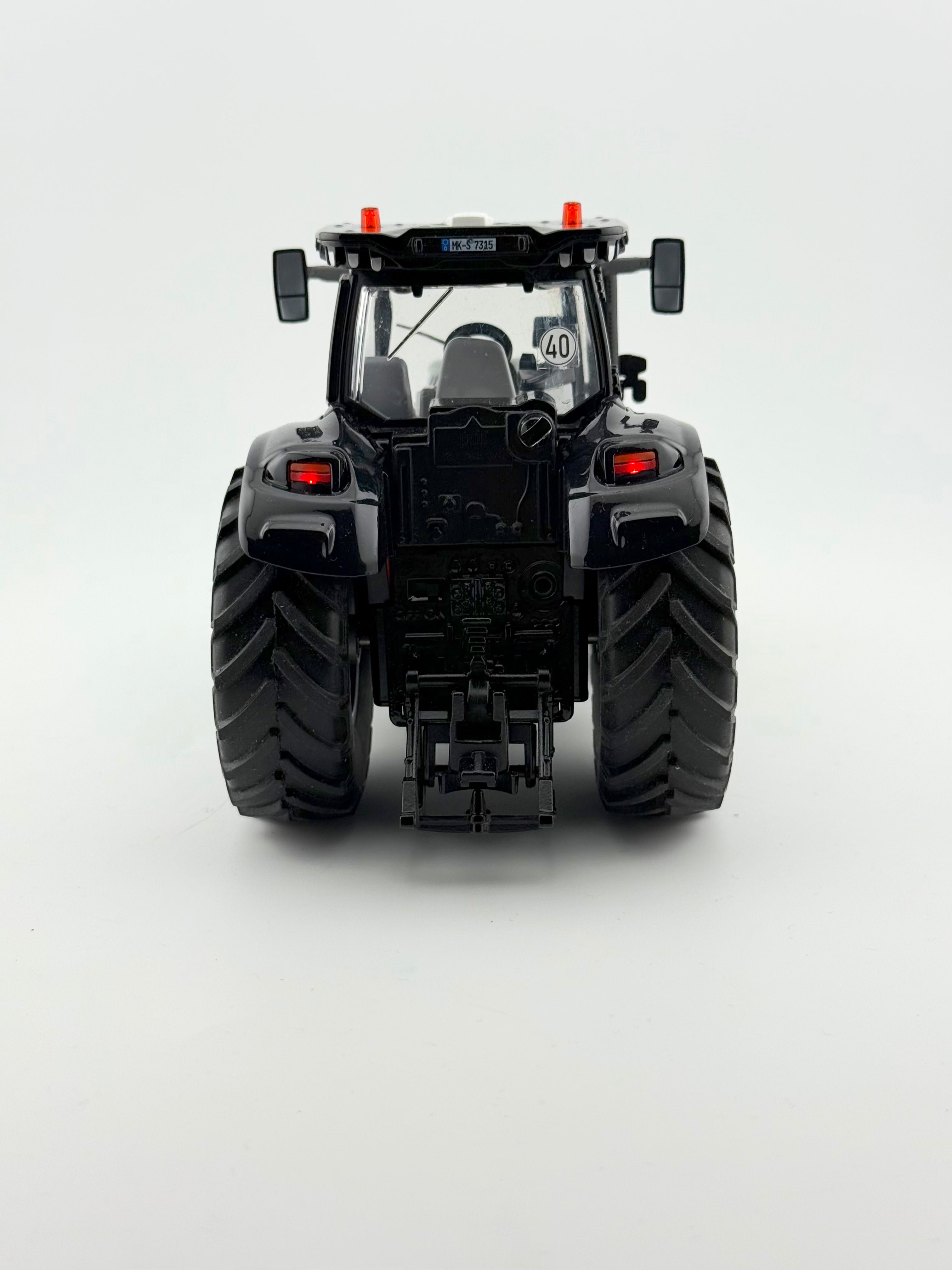 New Holland Black Beauty Modell im Maßstab 1:32 Heckansicht