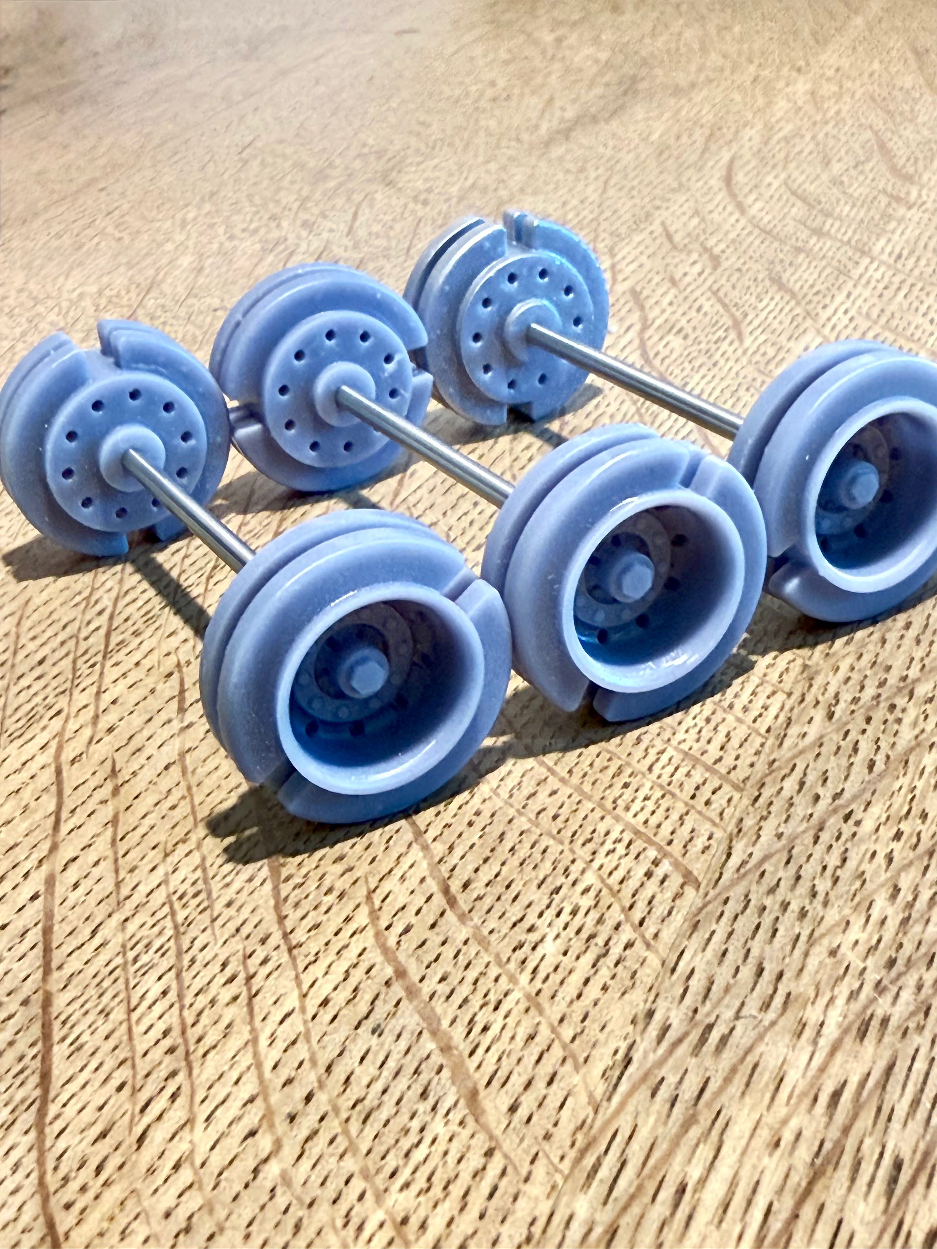 Plateau Sattelauflieger 1 32 Achsen und Felgen Detail Modellbau