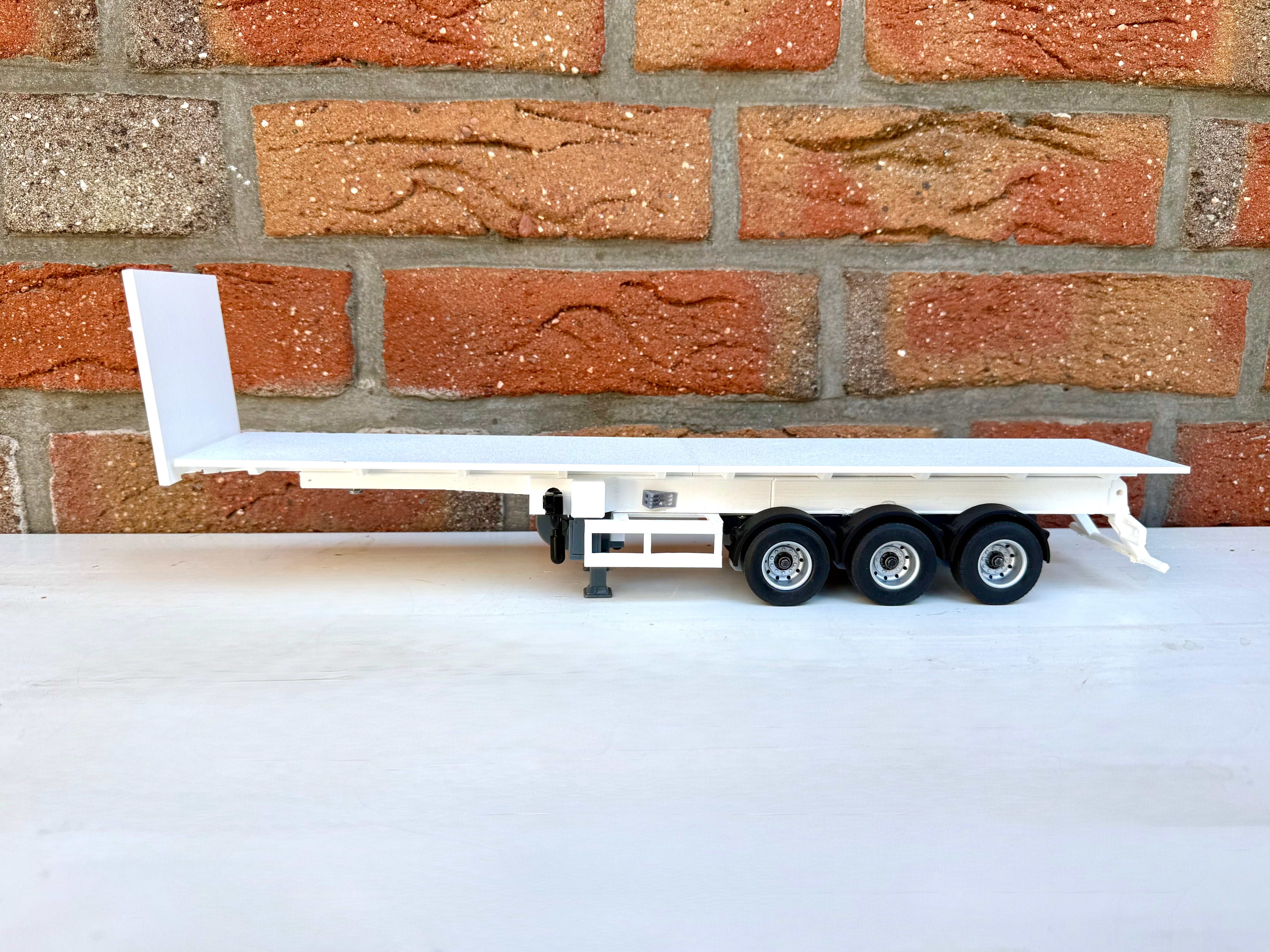 Sattelauflieger 1 32 Seitenansicht Modellbau Plateau Anhänger links