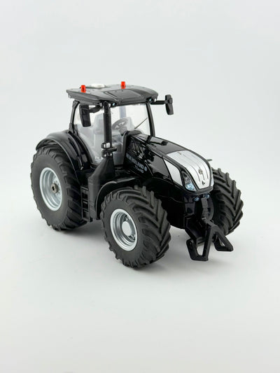 SIKU Control 6738 New Holland Black Beauty Umbau 1:32 Front Seitenansicht